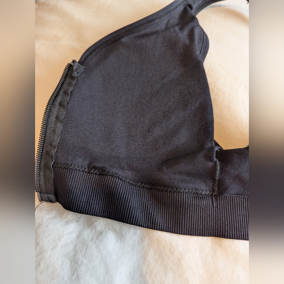 3/$20! Joe Fresh High Impact Sports Bra - Picture 7 of 10